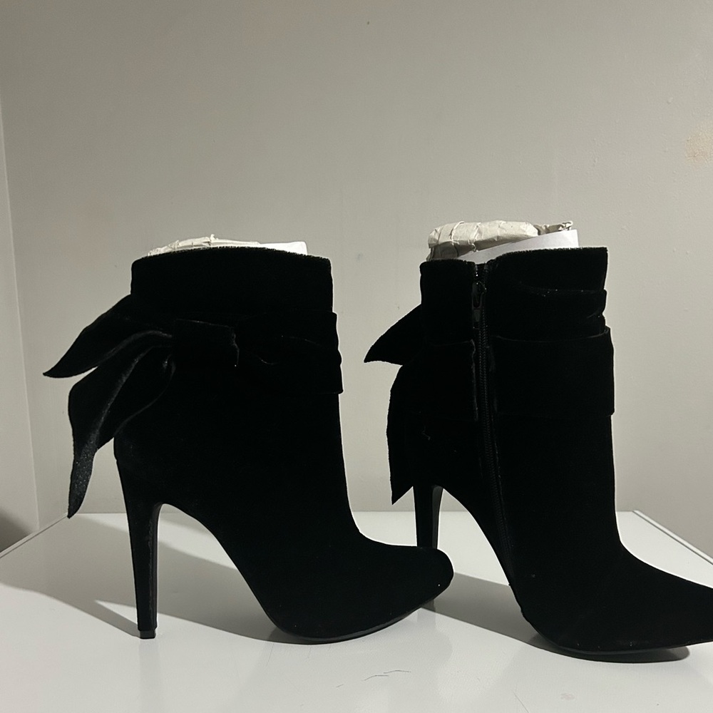 Black Felt Ankle Boots with Bow